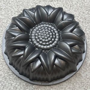 Nordic Ware Sunflower 10 Cup 🌻